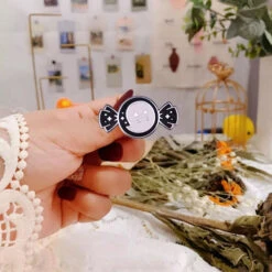 Pins Bonbon Fantôme -Animalière Décoration Magasin file 1457