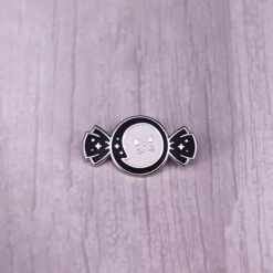 Pins Bonbon Fantôme -Animalière Décoration Magasin file 1458