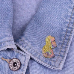 Pins Licorne Squelette Dorée -Animalière Décoration Magasin file 3257