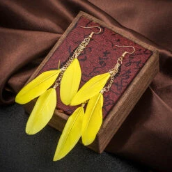 Boucles D'Oreilles Plume Jaune -Animalière Décoration Magasin file 3776