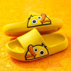 Claquettes Jaunes Canard Cartoon -Animalière Décoration Magasin file 5338
